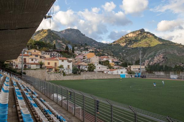 Taormina, impianti sportivi, riflettori sullo stadio Bacigalupo