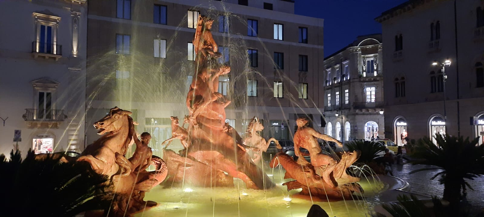 Siracusa, la fontana di Diana si rifà il look: le foto