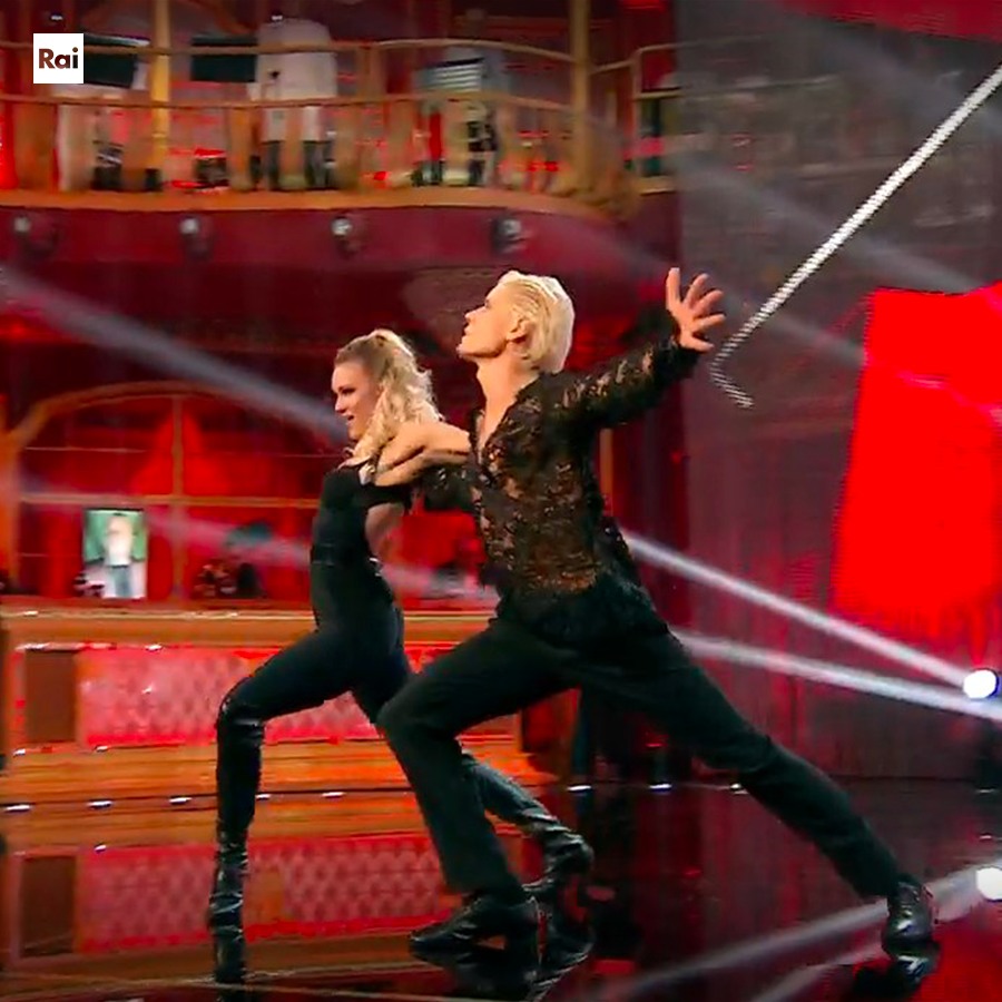 Ballando con le stelle: eliminato Biagiarelli fidanzato della Lucarelli, classifica della settima puntata