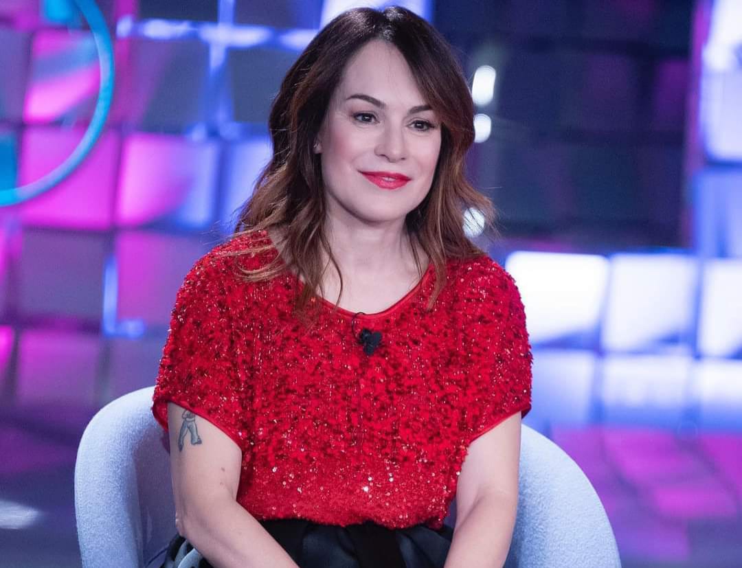 Il ritorno di Alexia: “Vivo di nuovo con gioia il Natale, ho iniziato a cantare nei bagni di scuola”