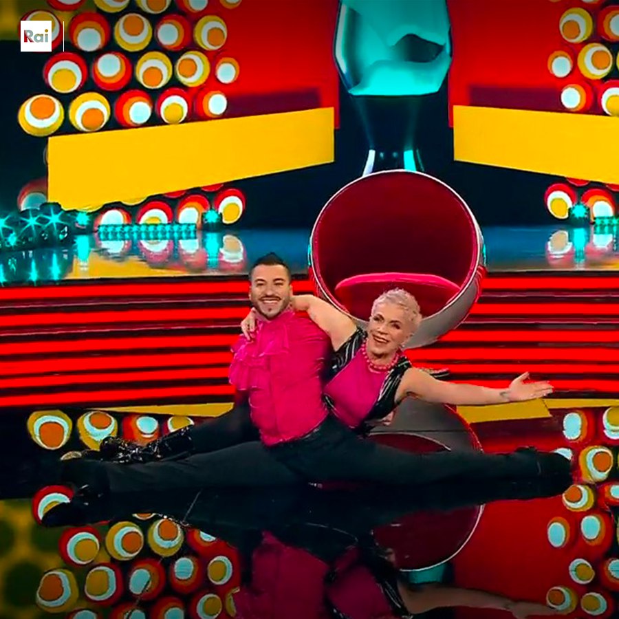Ballando con le stelle 2022, due le coppie eliminate e una ritirata nella sesta puntata: chi sono Ballando con le stelle 2022, due le coppie eliminate e una ritirata nella sesta puntata: chi sono