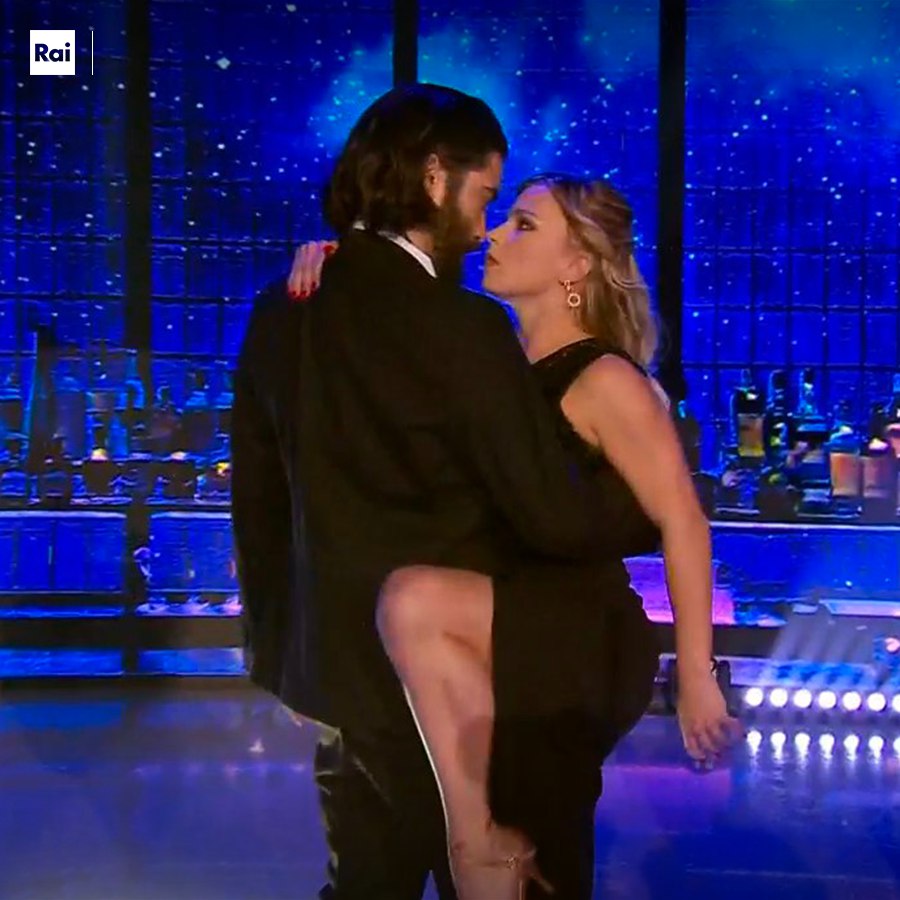 Ballando con le stelle 2022, due le coppie eliminate e una ritirata nella sesta puntata: chi sono Ballando con le stelle 2022, due le coppie eliminate e una ritirata nella sesta puntata: chi sono