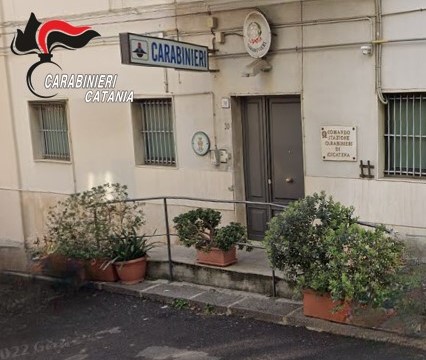 Minaccia e perseguita l’anziana madre: 51enne rinchiuso in carcere