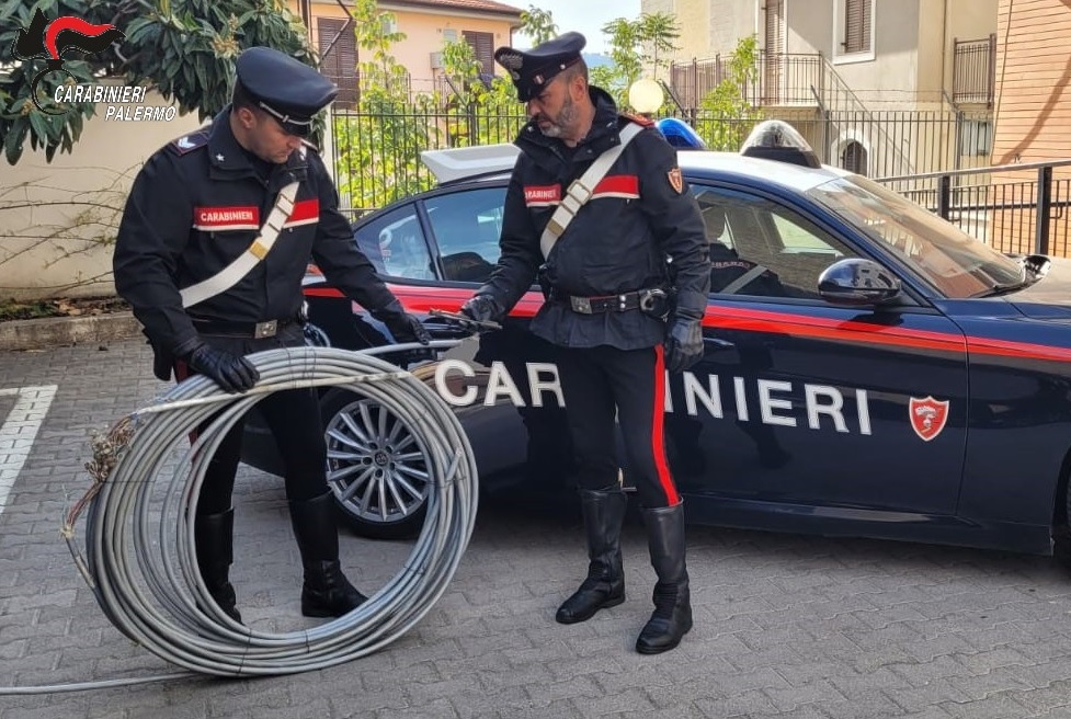 Rubano 60 metri di cavi di rame da una linea telefonica, arrestati due percettori del RdC