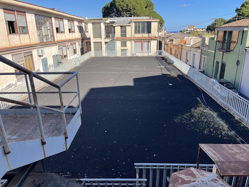 Emergenza cenere, a Riposto scuole superiori a rischio: l’appello della preside