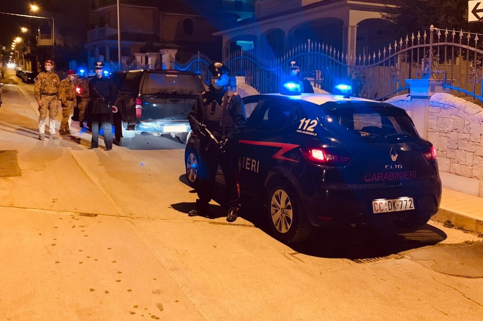 Dalle botte nel bar ai cavalli abusivi in stalla, fioccano le denunce nel Siracusano