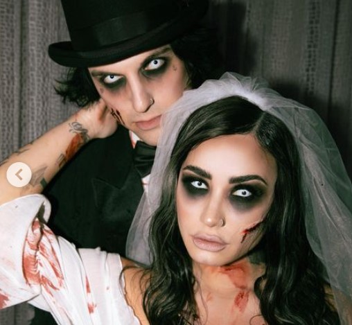 Halloween 2022, dai Ferragnez a Paris Hilton: costumi e feste dei VIP – FOTO