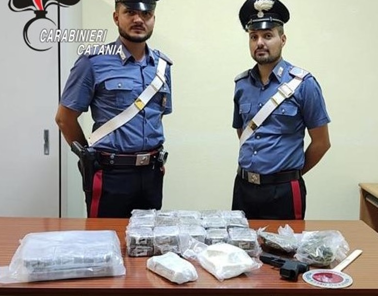 Droga, armi e mezzi rubati a Vaccarizzo: la scoperta dei carabinieri