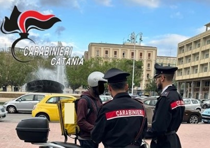Catania, corriere consegna droga (e non pizza) vicino alla fiera: arrestato 22enne