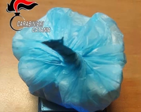 Cocaina dal valore di 3mila euro negli slip: arrestato pusher catanese