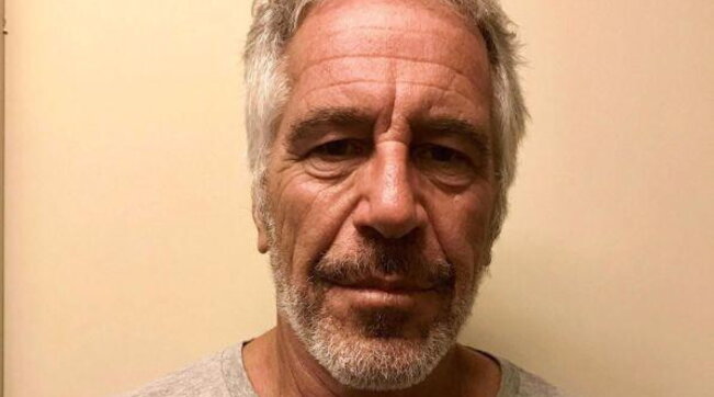 Epstein, i Dem pubblicano nuove foto: negli scatti Trump, Clinton e Gates