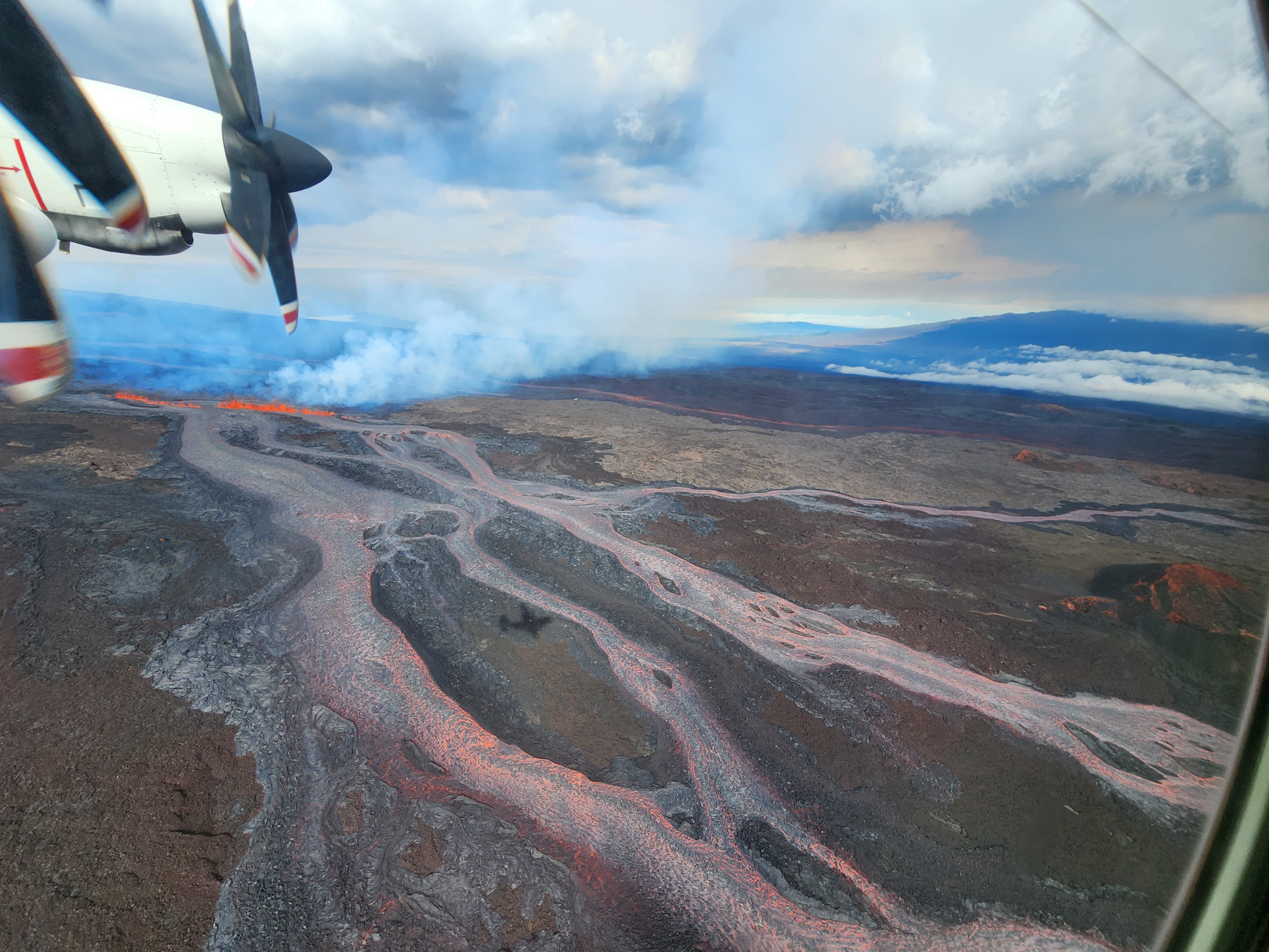 Galleria foto 'Mauna Loa, spettacolare eruzione del vulcano attivo più grande al mondo – VIDEO e FOTO' - foto 3
