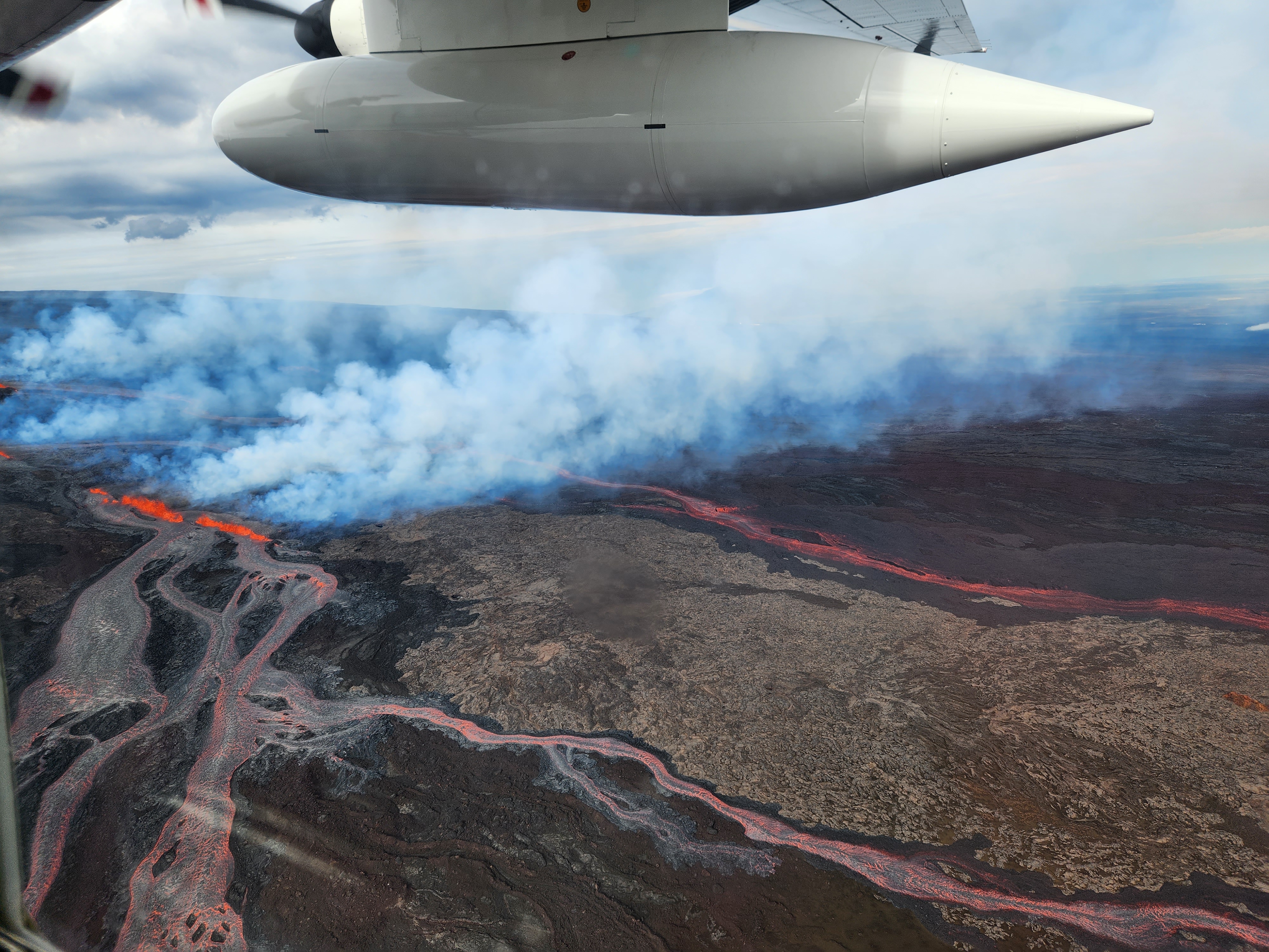 Mauna Loa, spettacolare eruzione del vulcano attivo più grande al mondo – VIDEO e FOTO
