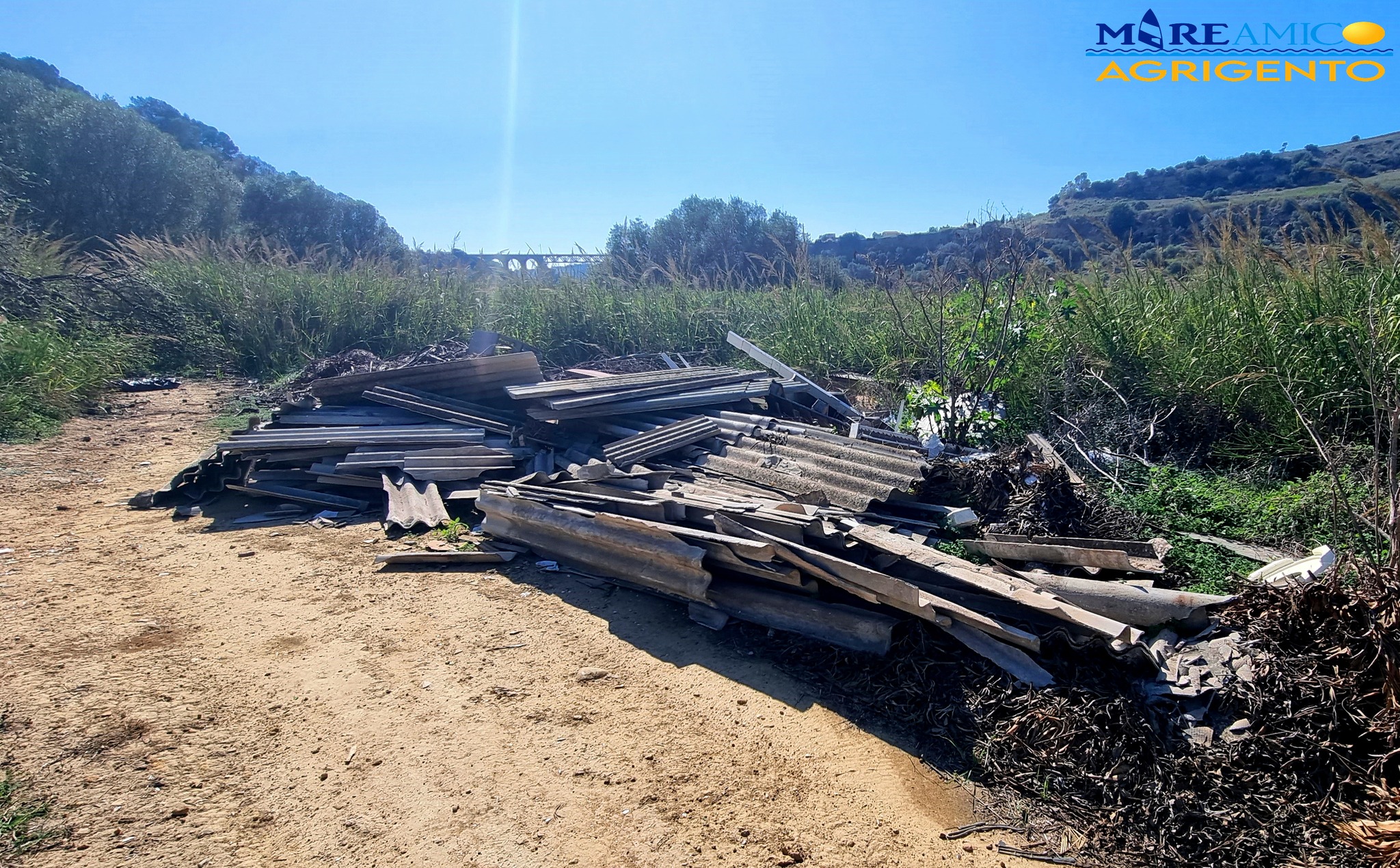 “Eternit nel cuore della Valle dei Templi”: la denuncia di Mareamico – FOTO e VIDEO
