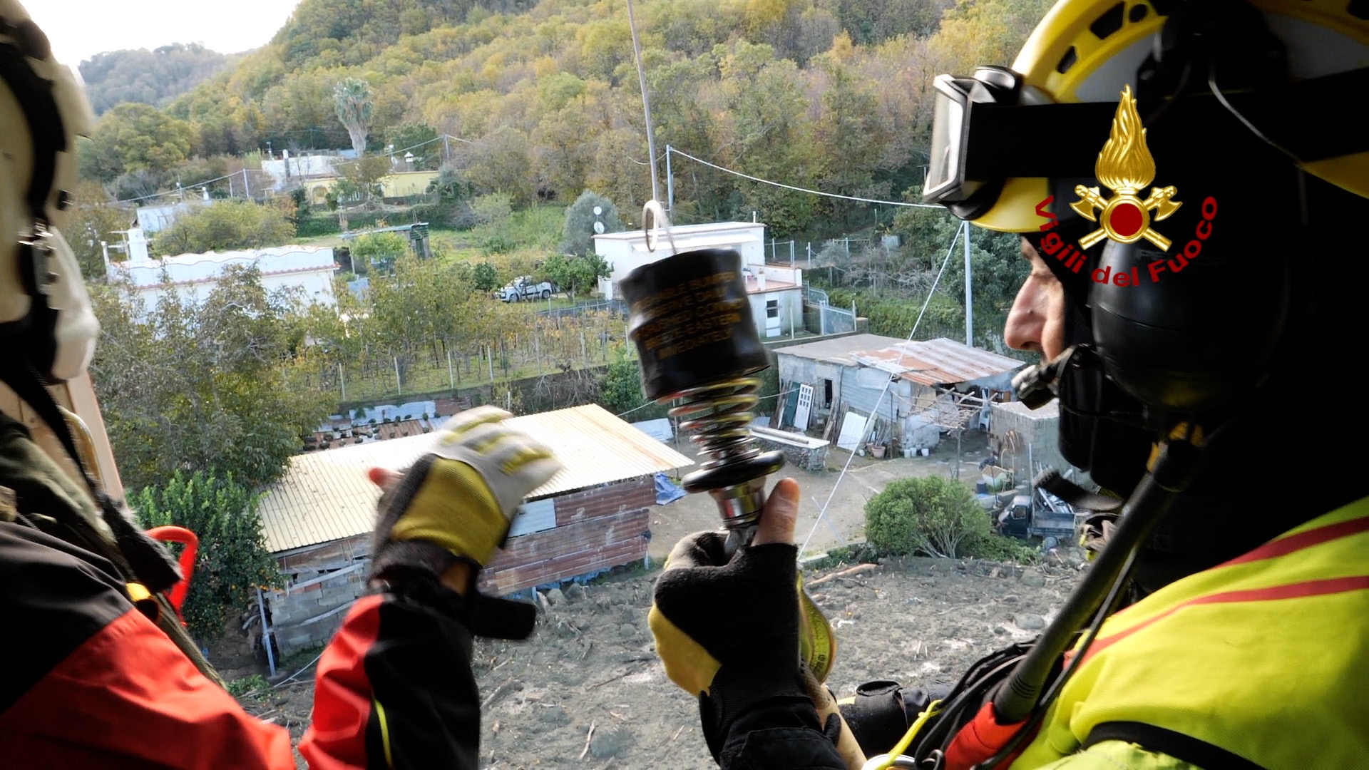 Ischia, 7 vittime accertate (anche un neonato) e continuano i soccorsi – FOTO e VIDEO
