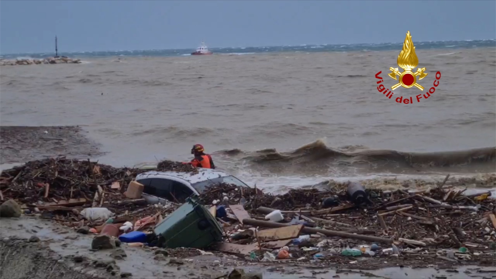 Ischia, 7 vittime accertate (anche un neonato) e continuano i soccorsi – FOTO e VIDEO