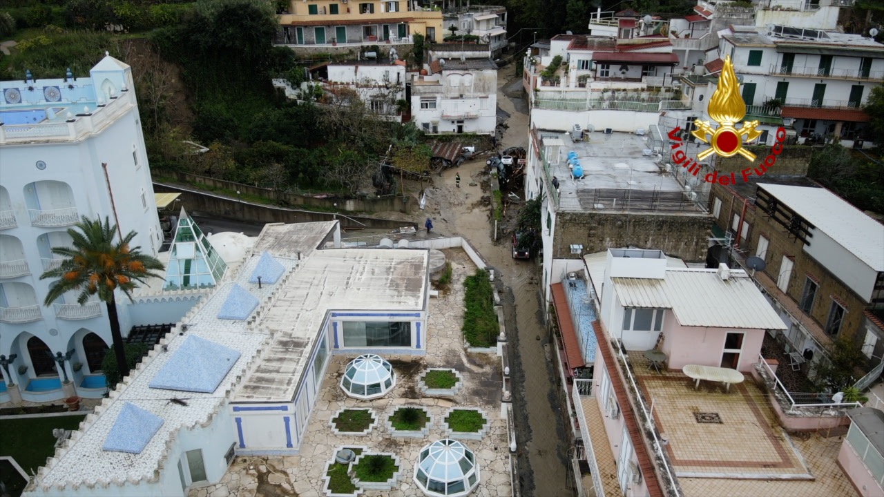 M5S: “No sciacallaggio su Ischia, condoni da altri governi”