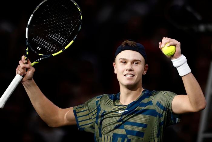 Finale Atp Parigi, Djokovic ko in tre set: vince il danese Rune