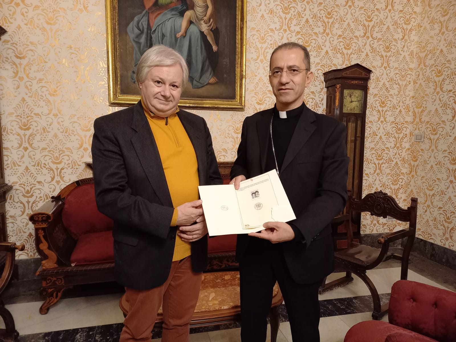 Donato all’arcivescovo di Monreale il francobollo di Franco e Ciccio
