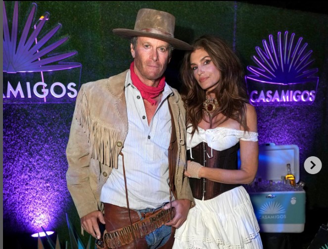 Halloween 2022, dai Ferragnez a Paris Hilton: costumi e feste dei VIP – FOTO