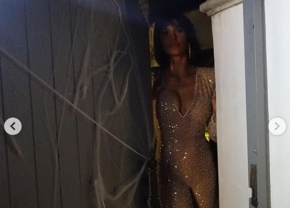 Halloween 2022, dai Ferragnez a Paris Hilton: costumi e feste dei VIP – FOTO