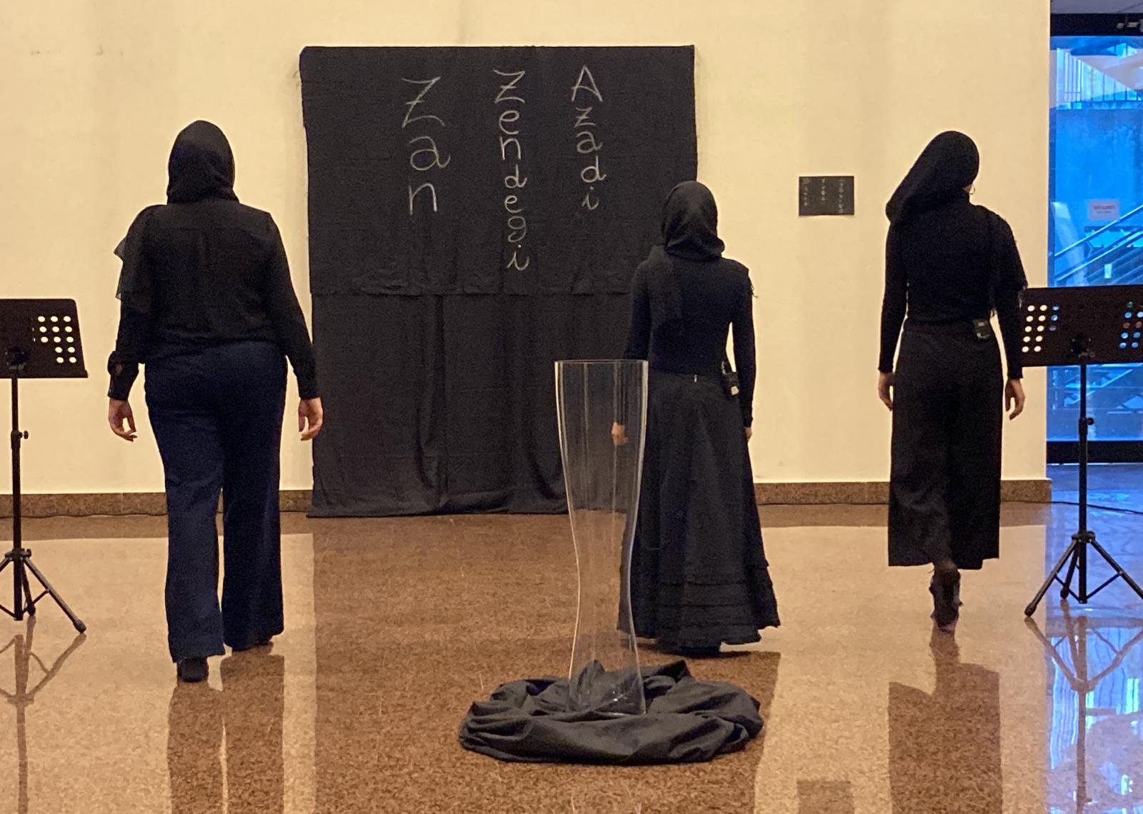 Un velo nero che vola via, dal Tribunale di Agrigento un grido di libertà per le donne