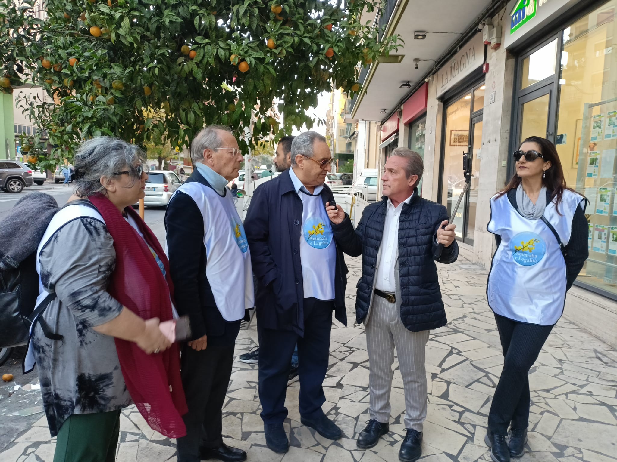 Galleria foto 'Catania, Passeggiata della Legalità: associazione antimafia incontra operatori economici' - foto 1