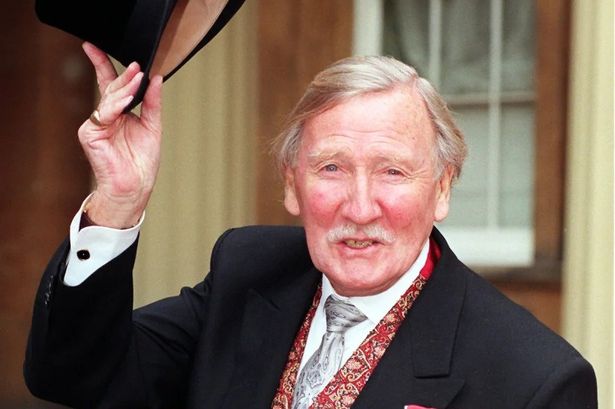 E’ morto Leslie Phillips, la star di Carry On e Harry Potter: aveva 98 anni