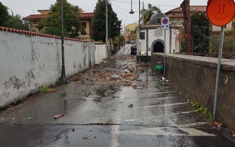 Mareggiate e maltempo, il giorno dopo sul litorale Acese – FOTO