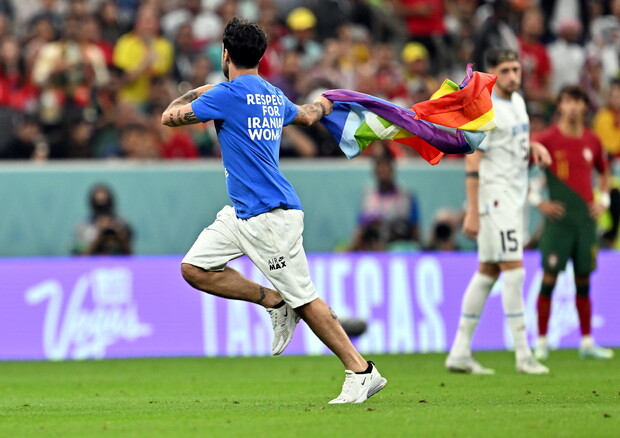 Qatar 2022, l’invasore Mario Ferri “salvato” dal presidente Fifa Infantino