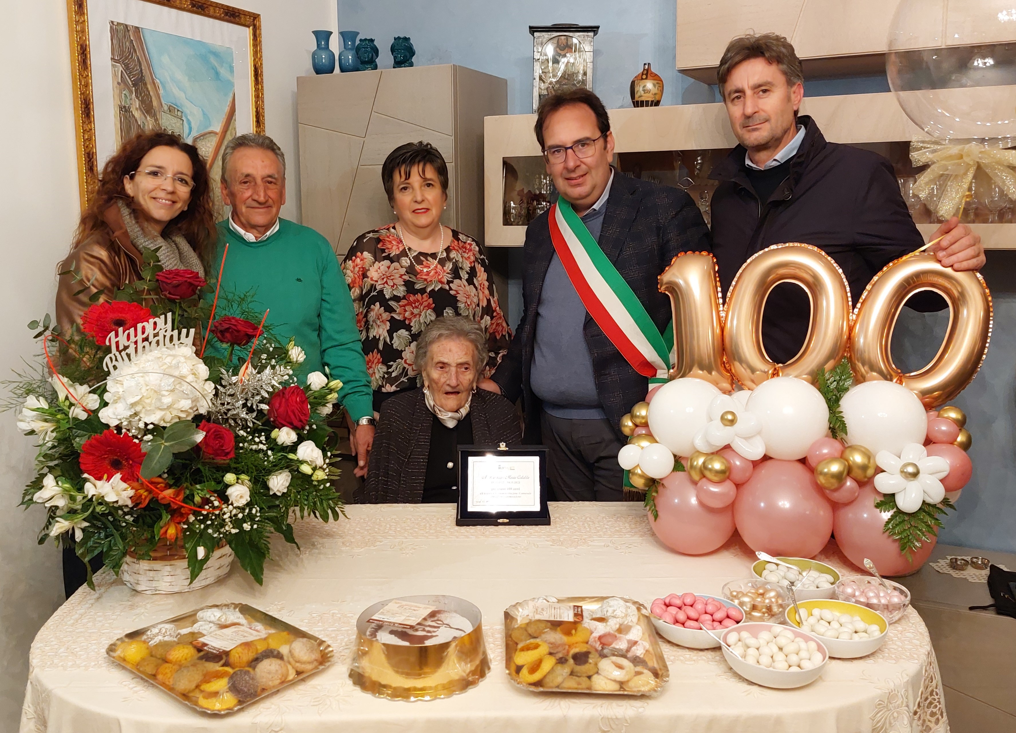 Nonna Catalda compie 100 anni, grande festa a Gangi