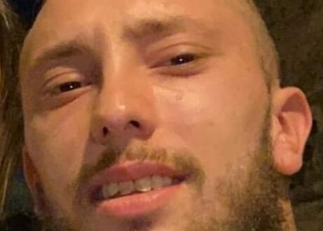 Bari, giovane trovato morto in strada: arrestato un barista