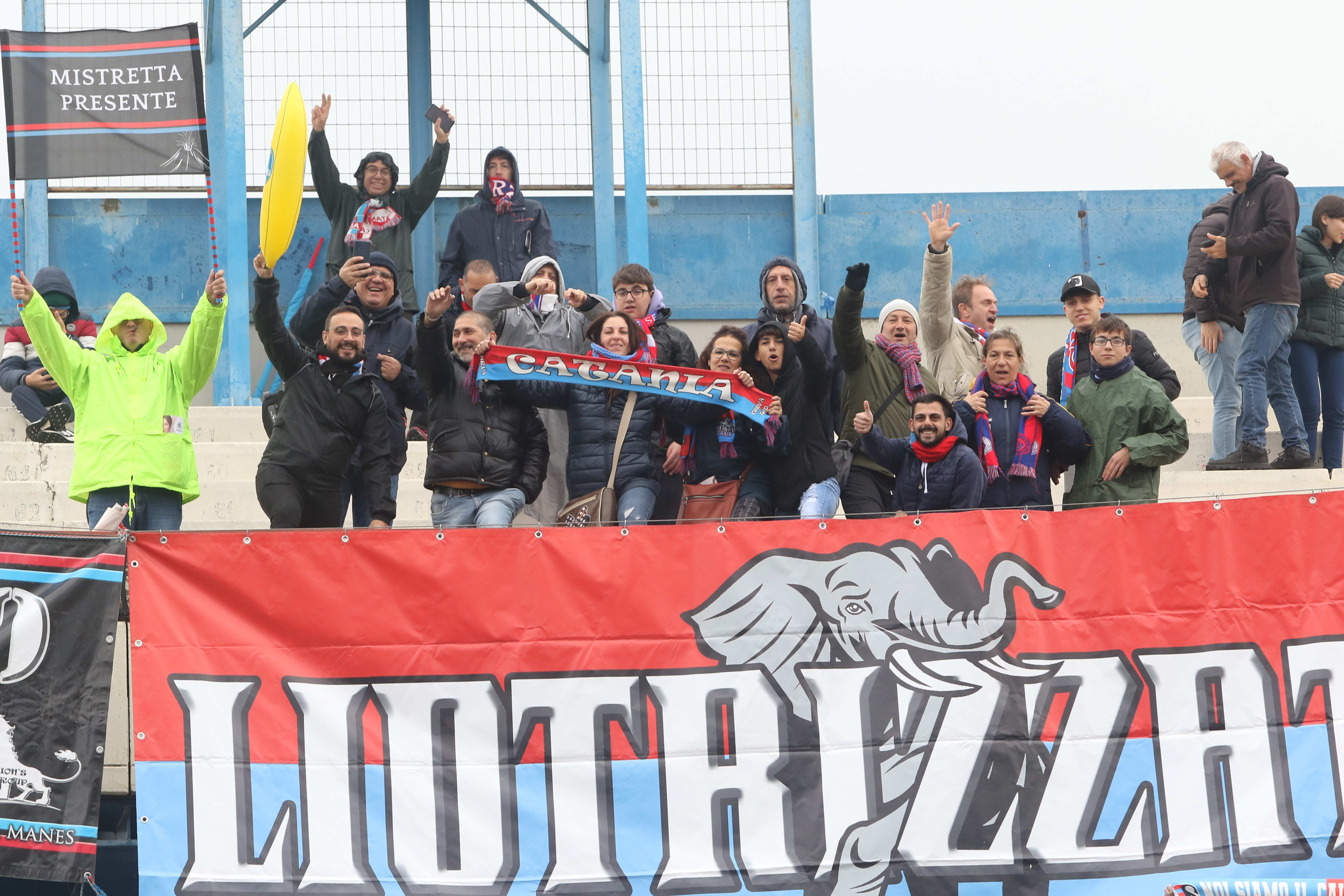 Catania-Acireale 1-0, tifosi allo stadio nonostante il maltempo: le FOTO più belle
