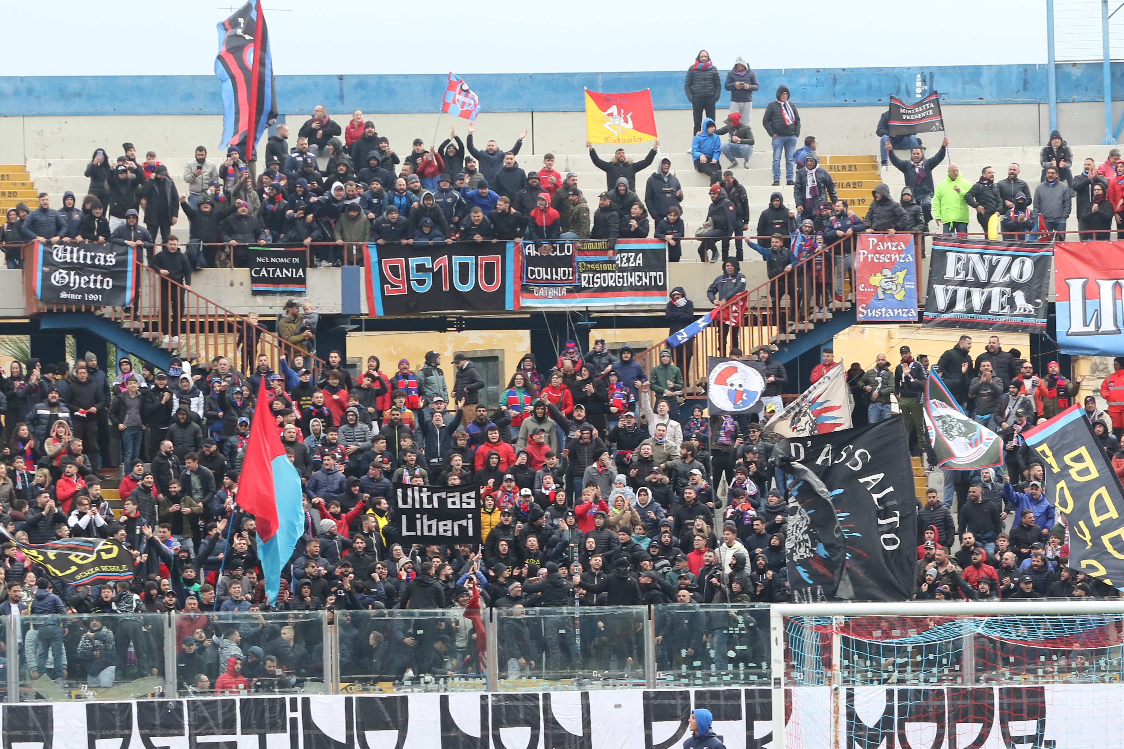 Catania-Acireale 1-0, tifosi allo stadio nonostante il maltempo: le FOTO più belle