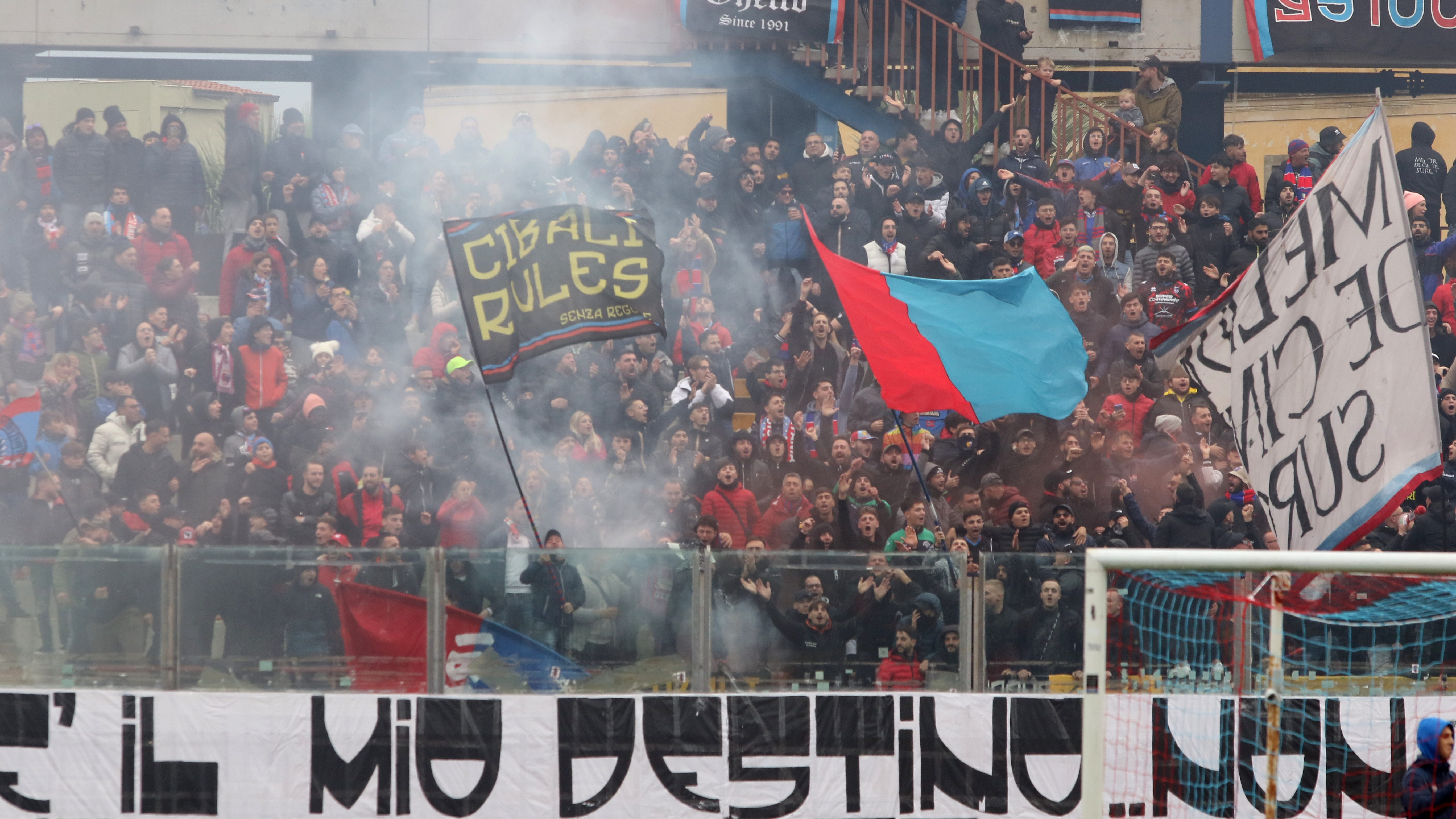 Catania-Acireale 1-0, tifosi allo stadio nonostante il maltempo: le FOTO più belle