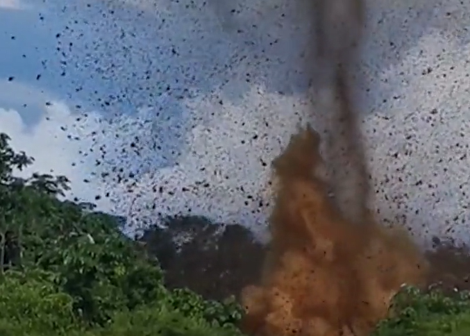 Polizia distrugge pista d’atterraggio dei narcotrafficanti: “spettacolo” in Amazzonia