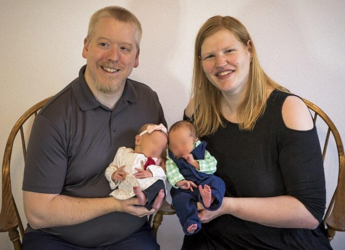 Donna partorisce due gemelli concepiti 30 anni fa: è record