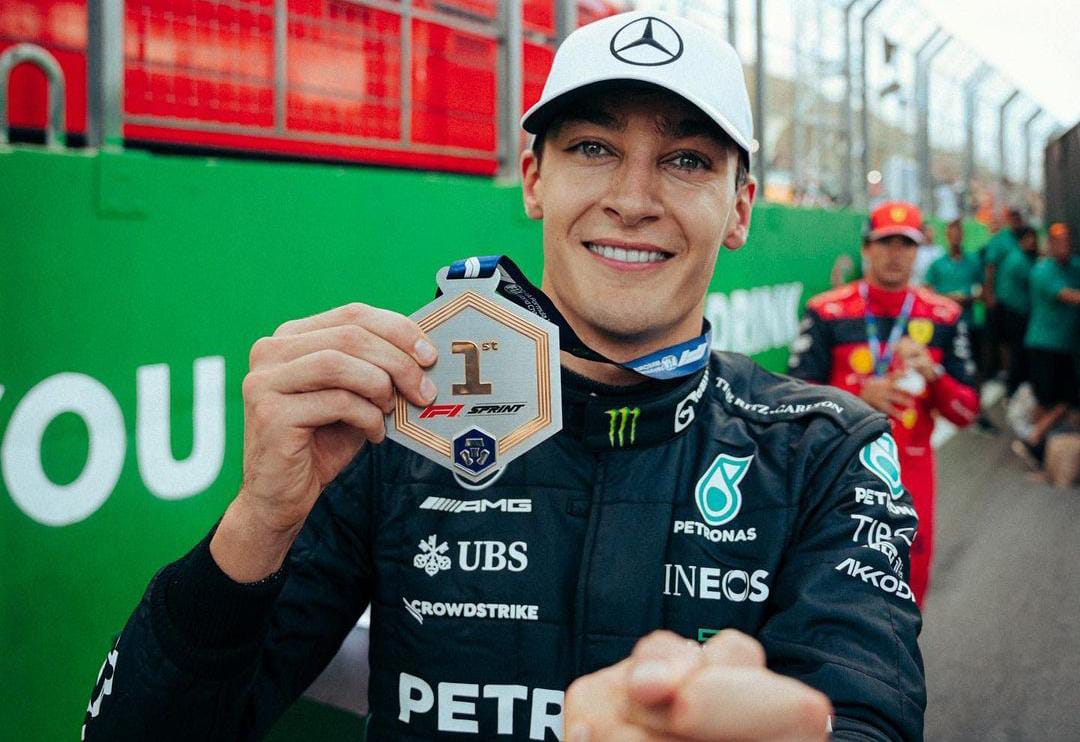 F1, Russell vince Sprint Race in Brasile: 2° Sainz, 3° Hamilton