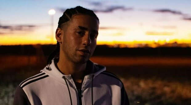 Rapper australiano riceve per errore bonifico da 860 mila euro e spende tutto: verrà processato