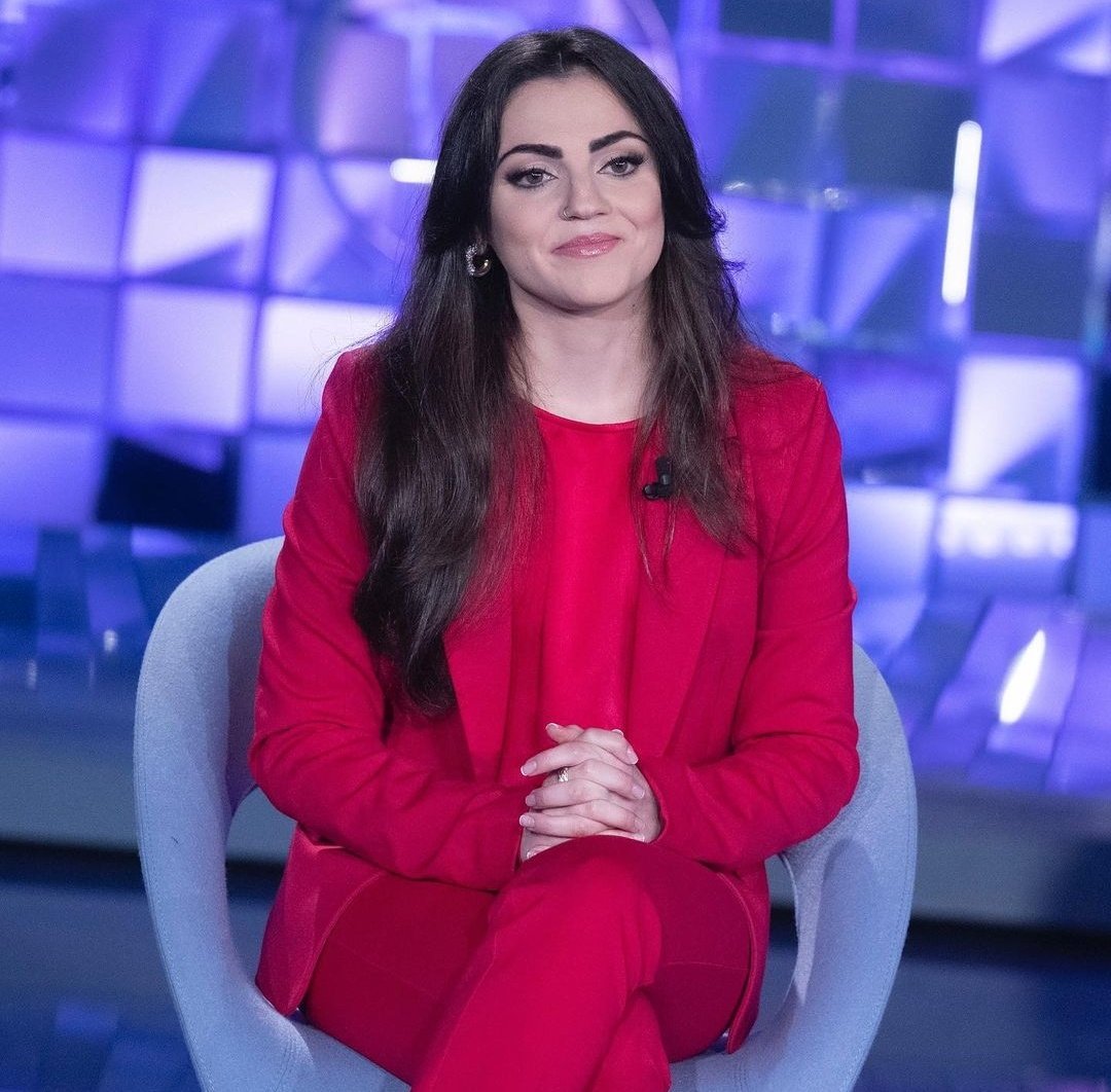 Galleria foto 'Suor Cristina, le foto di ieri e di oggi dopo aver tolto il velo: “Amore? Aspetto il colpo di fulmine”' - foto 5