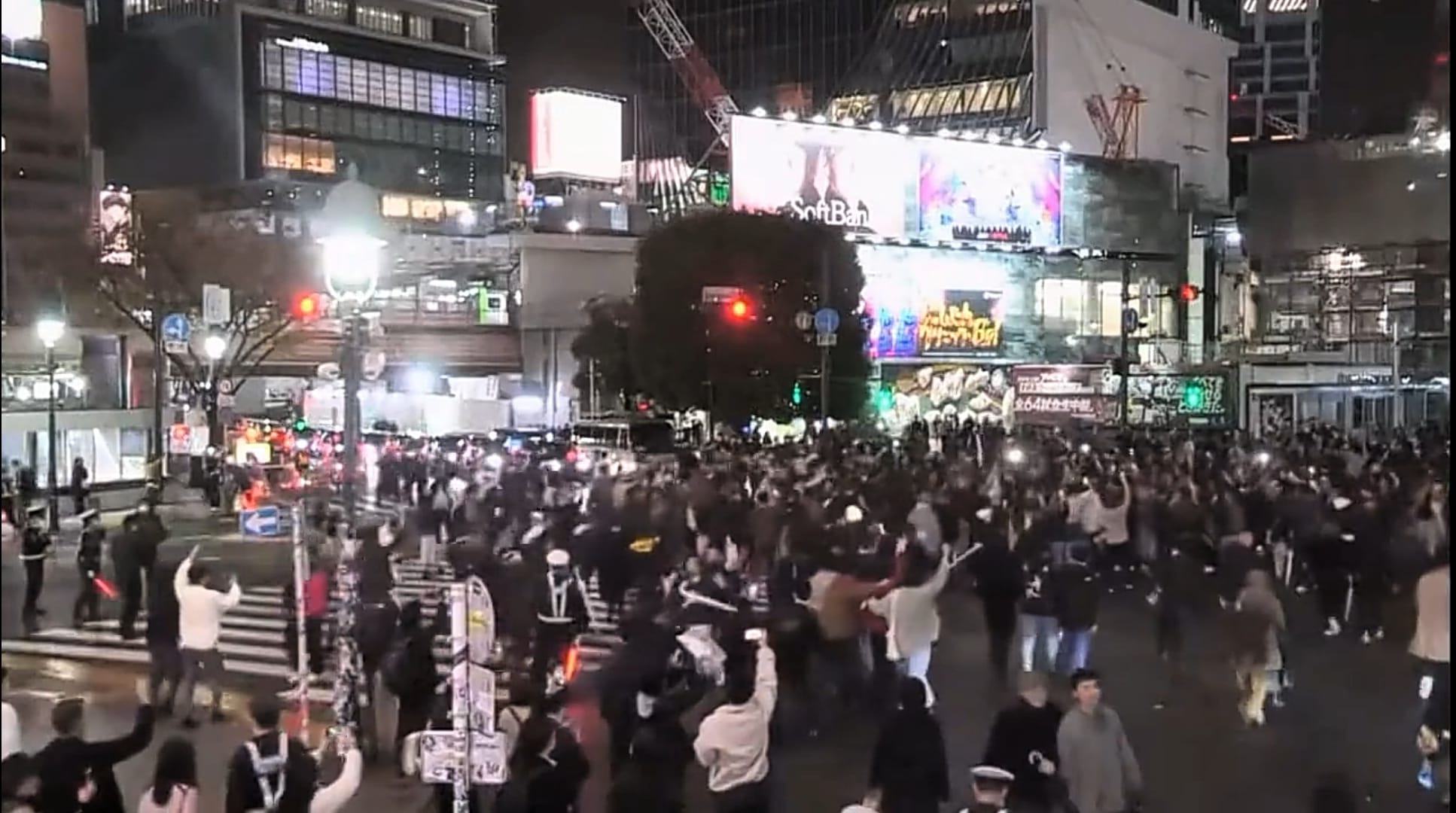 Qatar 2022, delirio a Tokyo dopo la vittoria del Giappone sulla Germania: le immagini