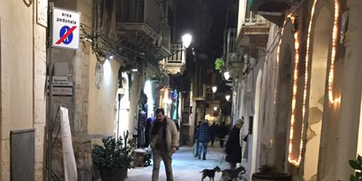 Paura in Ortigia, sgomberata palazzina pericolante: via Cavour è “off limits”