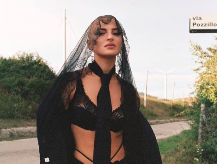 Arisa incanta con un monologo a Le Iene: “Essere buoni non è da sfigati, ma è una scelta sexy”