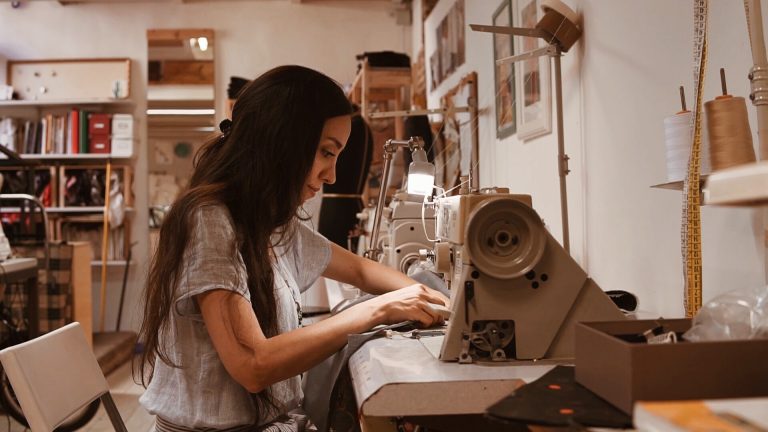 Artigianato, in Sicilia regge nonostante la crisi ma senza i giovani non c’è futuro