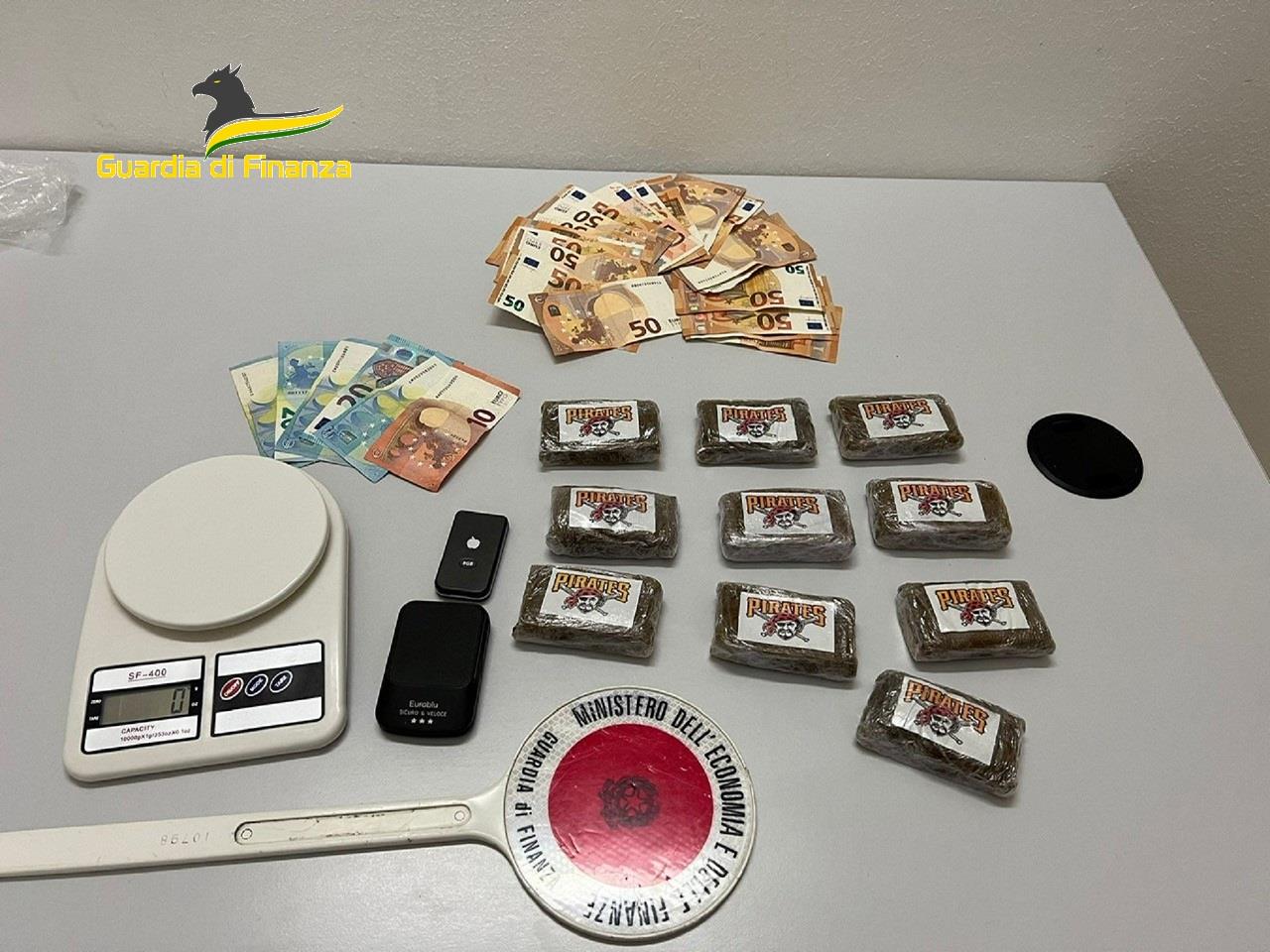 Siracusa, arrestato baby pusher sorpreso con un chilo di droga nello scooter