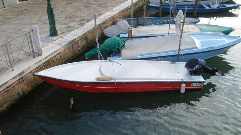 Venezia, si rovescia barchino: ricerche per ritrovare un pescatore disperso