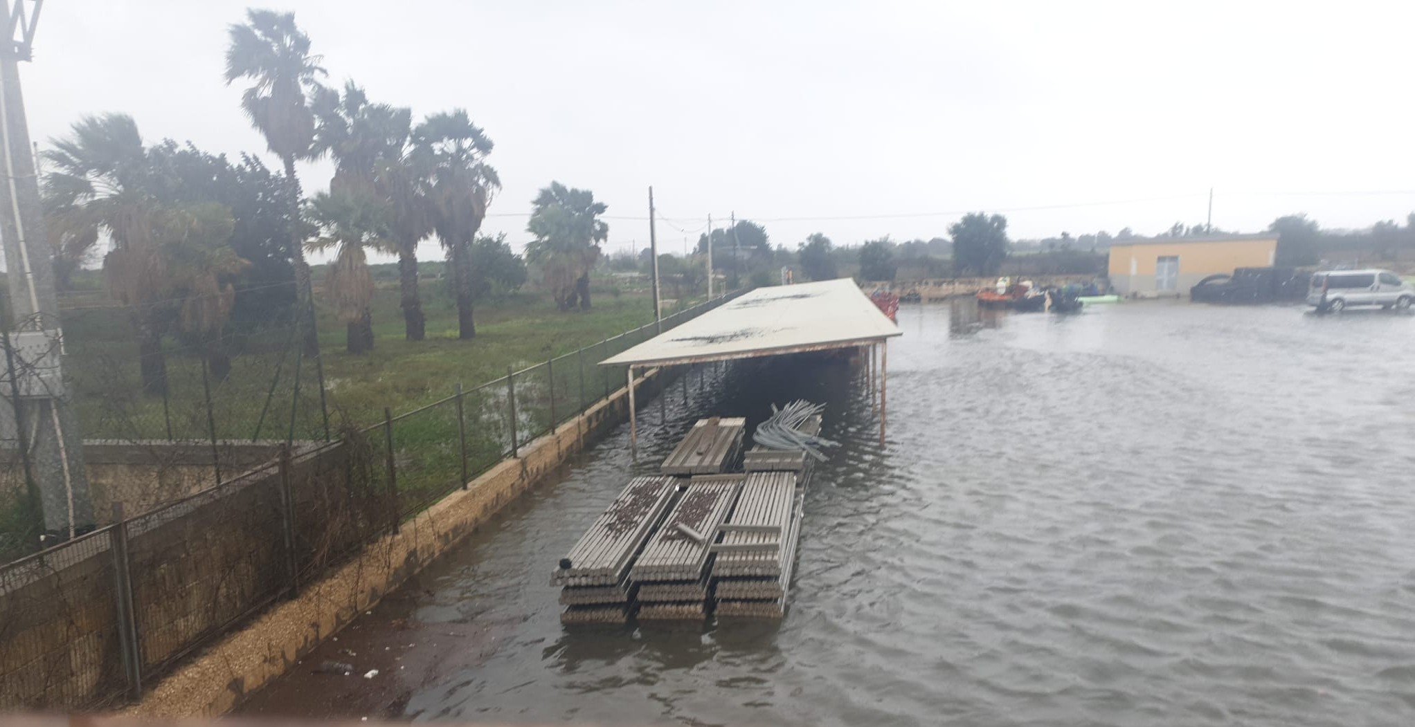 Maltempo in Sicilia: mare in tempesta e danni da Catania a Siracusa, isolate le Eolie