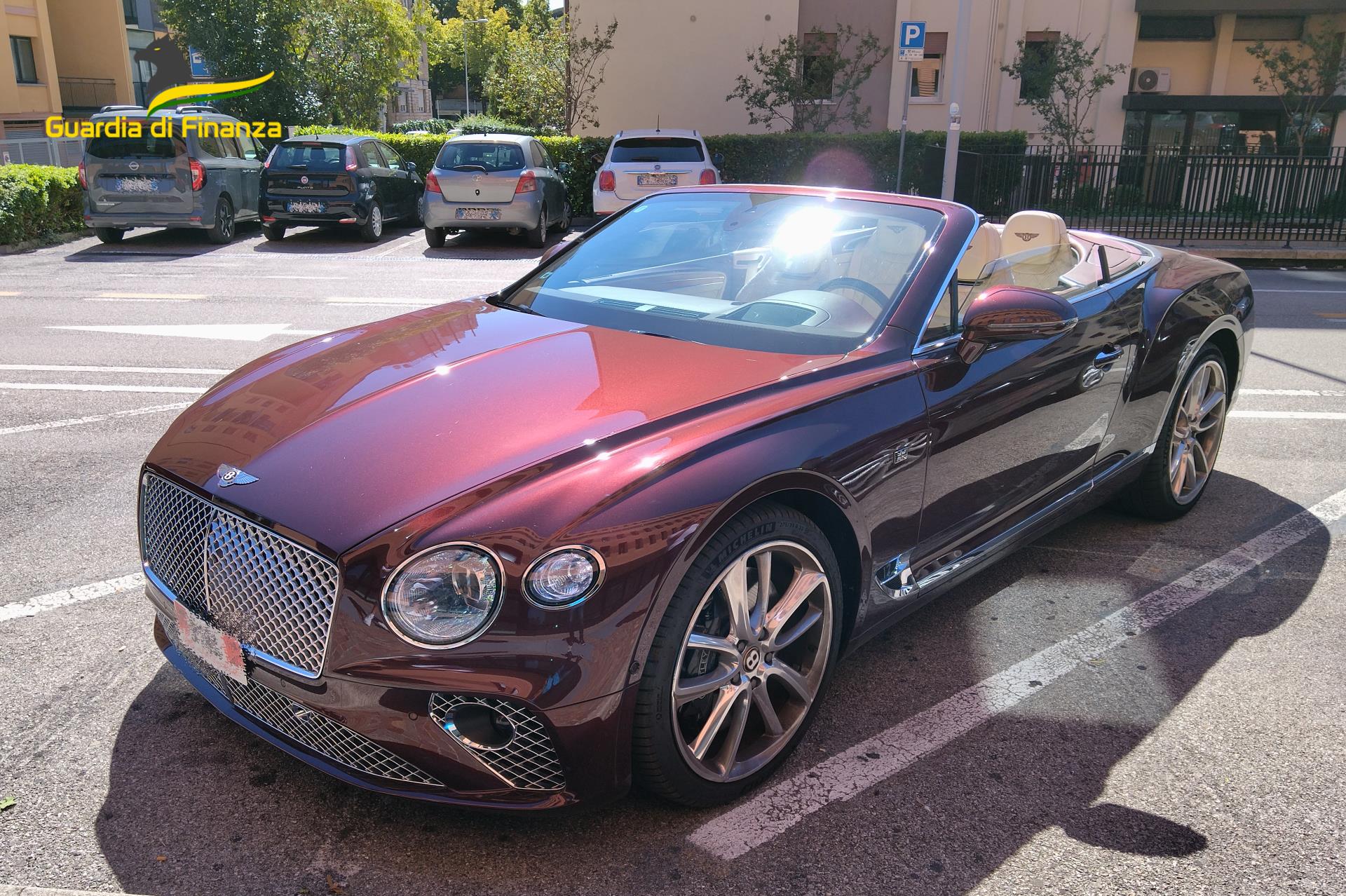 Sequestrata dalla Gdf una Bentley da 250mila euro importata in contrabbando dall’Andorra