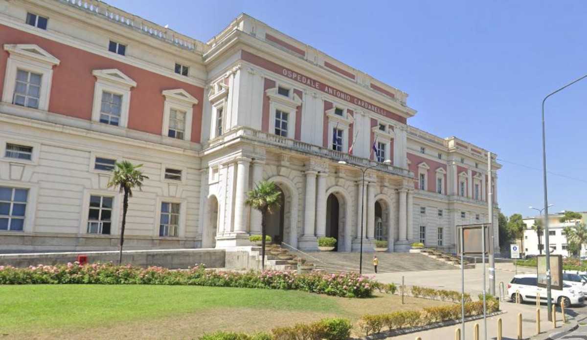 Salerno, donna ustionata dal marito: condizioni stabili