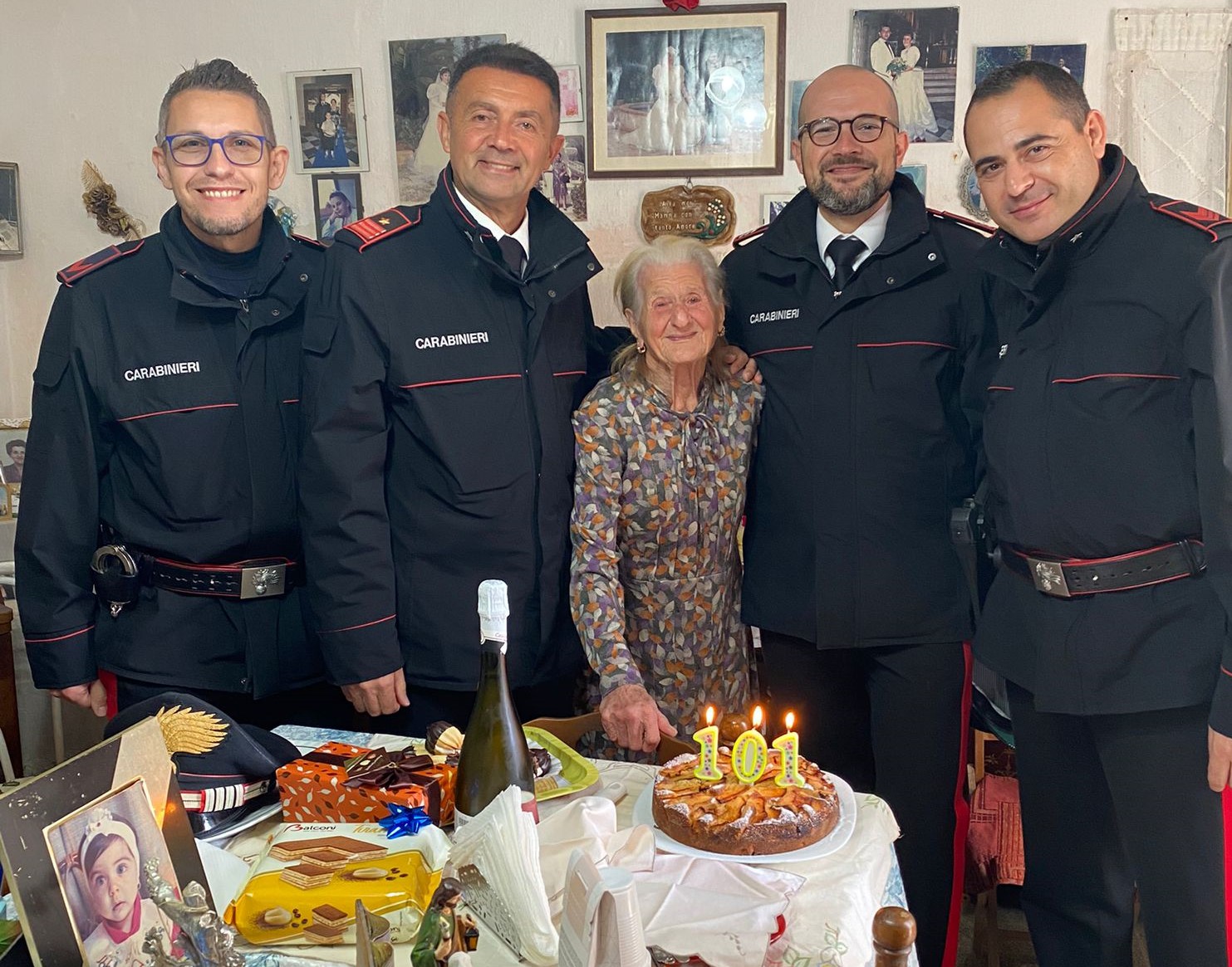 Favignana, maltempo ferma parenti: compie 101 anni e festeggia coi carabinieri